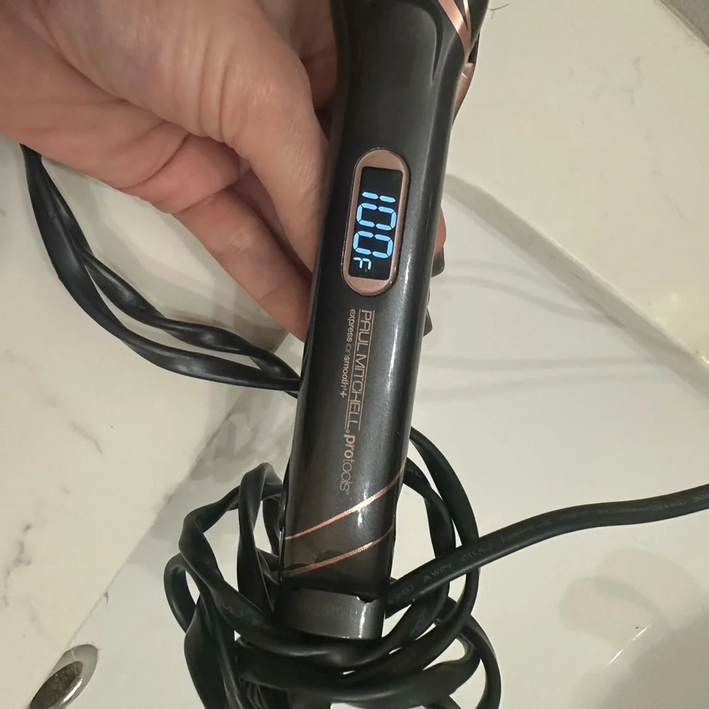 Paul Mitchell Pro Tools Flat Iron in Black and Pink - Picture 2 of 6